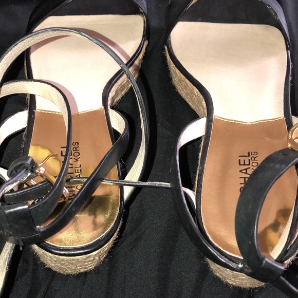 Michael Kors wedge wore once 9.5 black leather - Picture 1 of 3